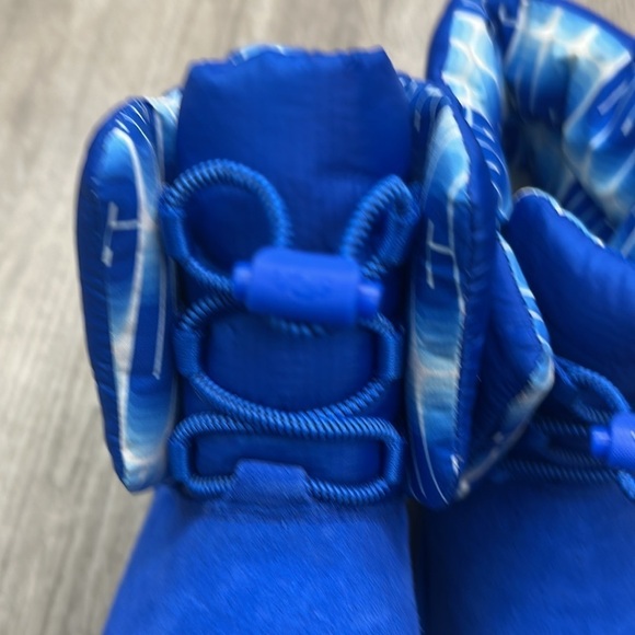 UGG® Classic Maxi Women's NWOB as is - Picture 5 of 9